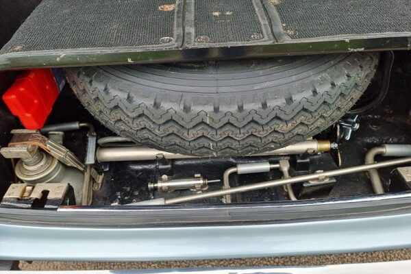 rolls-royce-and-bentley-specialist-for-sale-rtype-spare-wheel